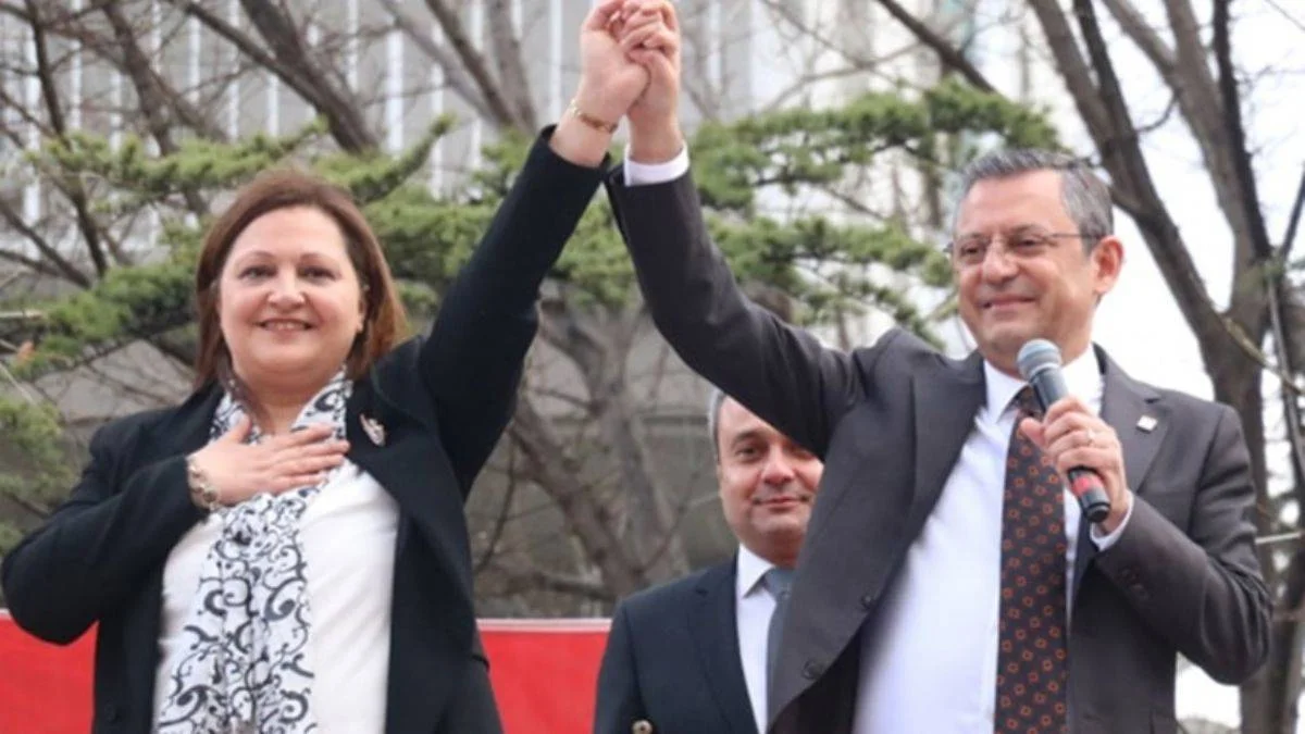 DEM Parti sözleri ile gündeme gelen Burcu Köksal kimdir? CHP Afyon adayı Burcu Köksal hayatı kariyeri