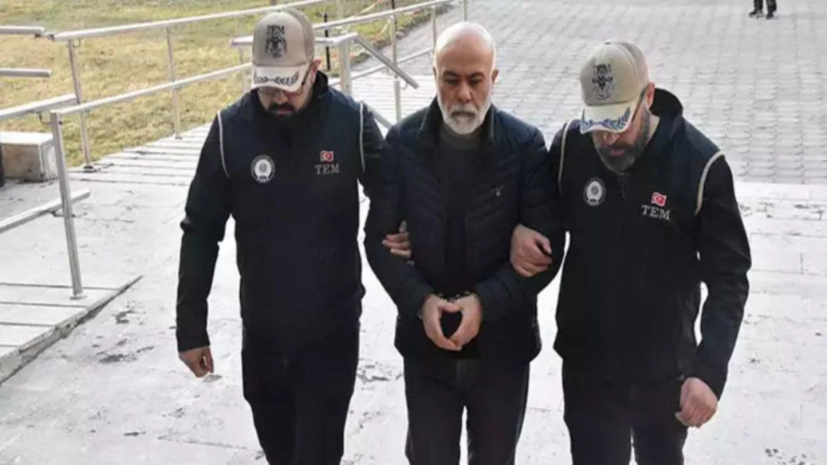 FETÖ'cü eski Vali Pek yakalandı
