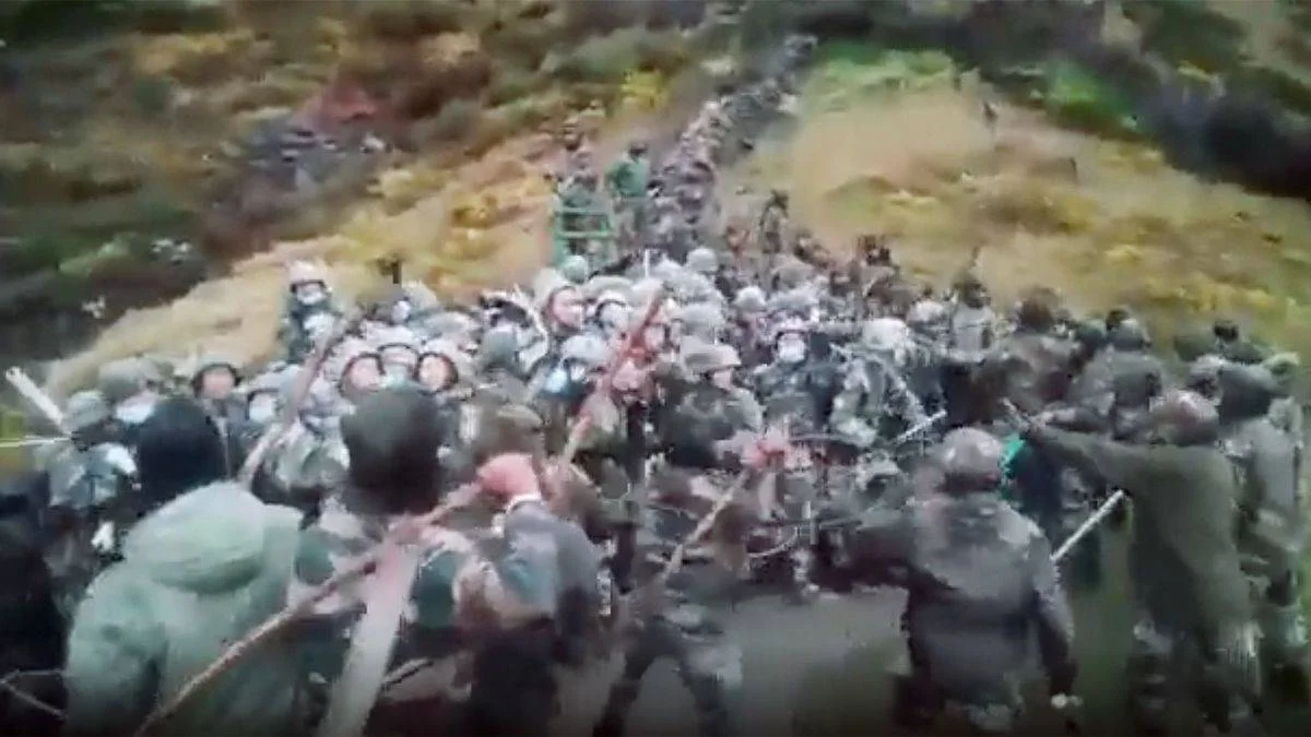 Hindistan Çin sınırına binlerce asker yığdı