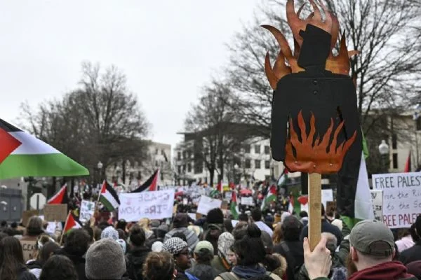 İsrail'in Büyükelçiliği önünde Gazze'deki saldırılar için protesto!
