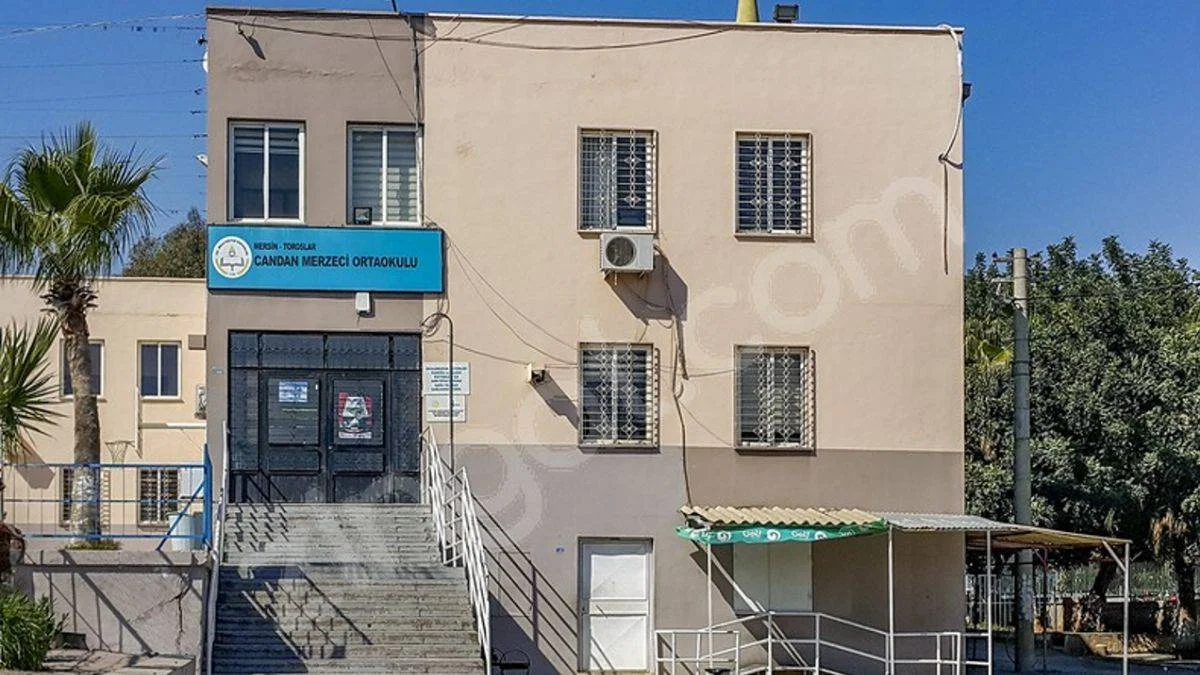 Kız öğrencileri istismar eden müdür yardımcısı tutuklandı