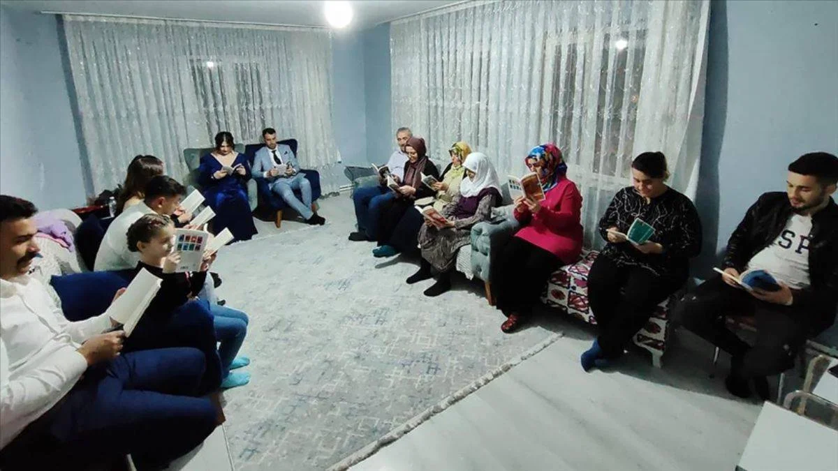 Kızı istedikten sonra yarım saat kitap okudular