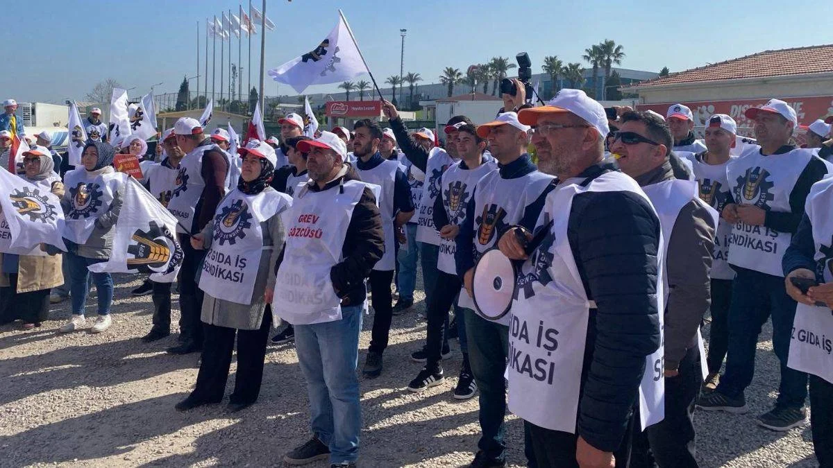 Öz Gıda İş Sendikası Lezita'da Grevi Başlattı