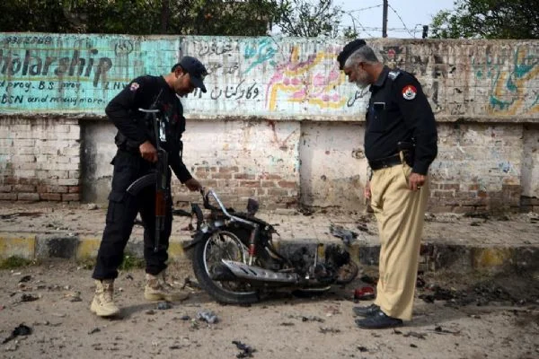 Pakistan'da bombalı saldırı
