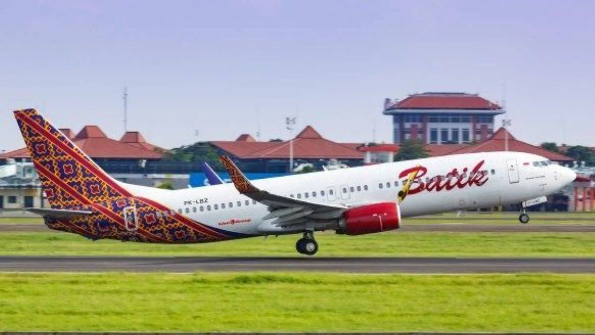 Pilotlar uyudu, uçak rotasından çıktı
