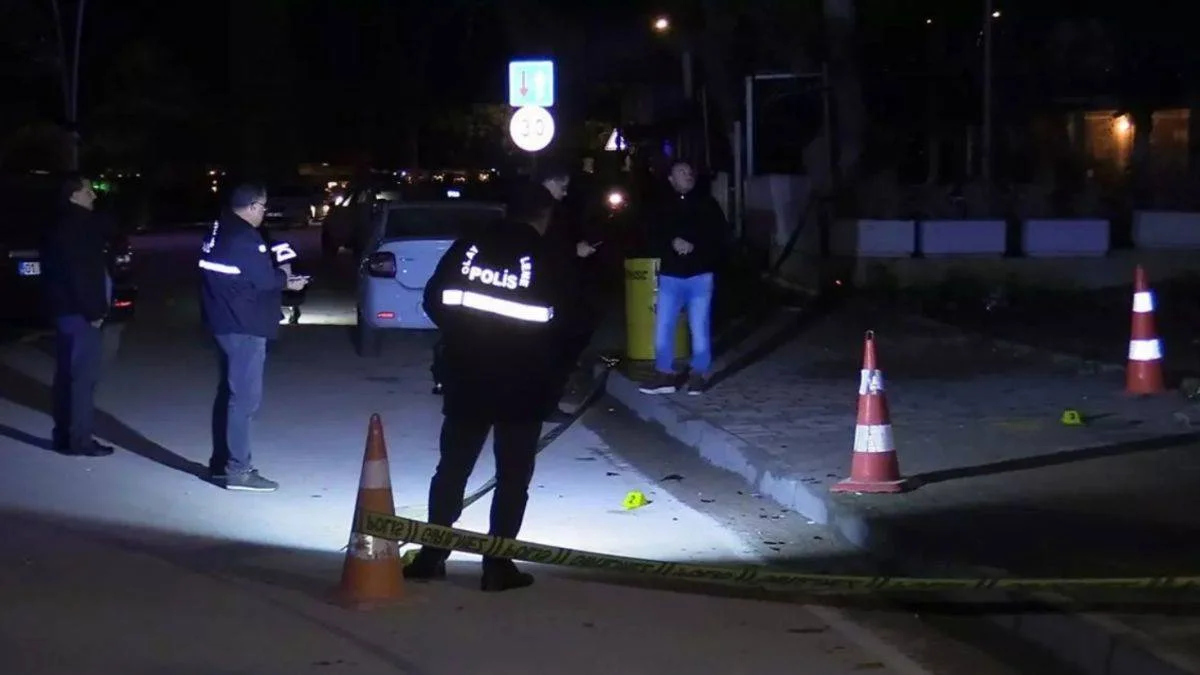Tartışma, bıçaklı ve silahlı kavgaya dönüştü: 2 kişi yaralandı