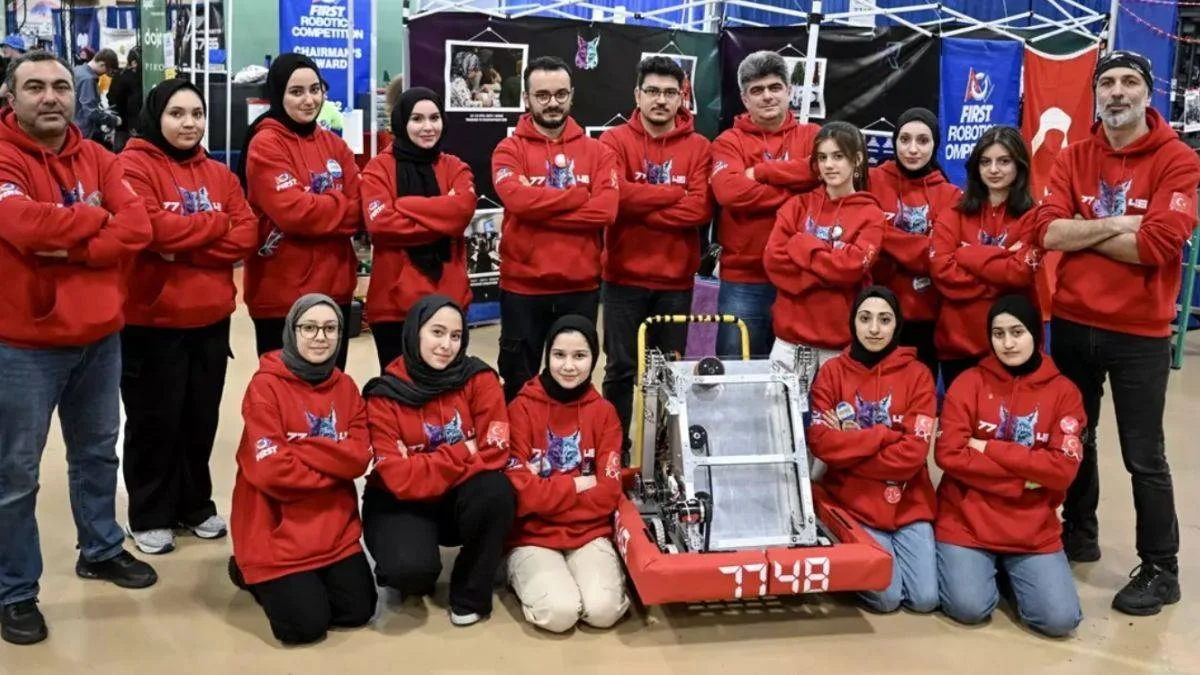 Türkiye'den katılan ve tamamı kız öğrencilerden oluşan Tehctolia Robotics ekibi, hünerlerini sergildi