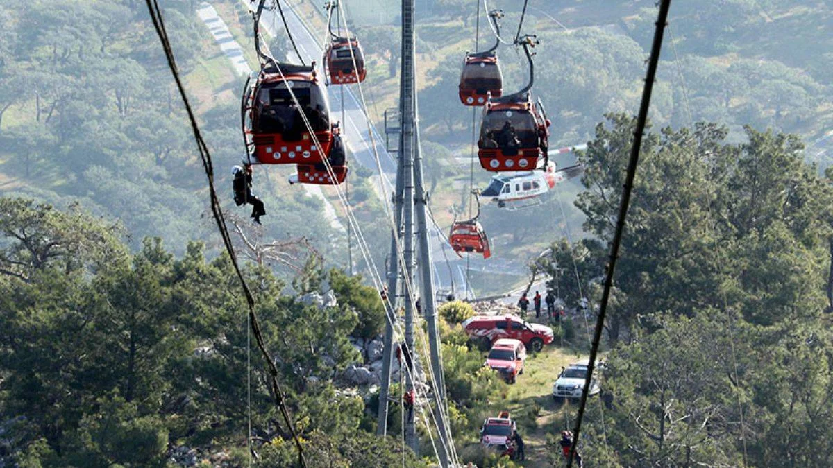 Antalya'da teleferikte mahsur kalanlar yaşadıklarını anlattı