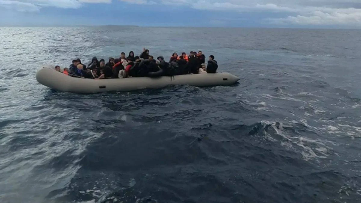 Balıkesir'de 36 düzensiz göçmen kurtarıldı