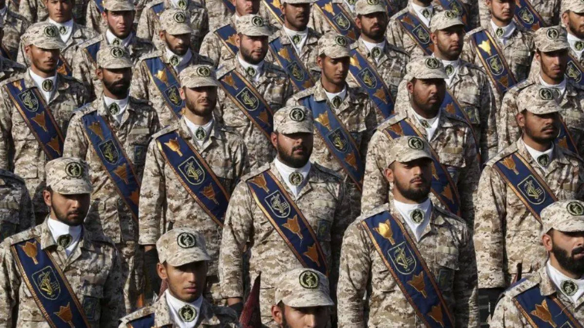 İran'da Devrim Muhafızlarına ait askeri tesisle 2 karakola eş zamanlı saldırılar düzenlendi