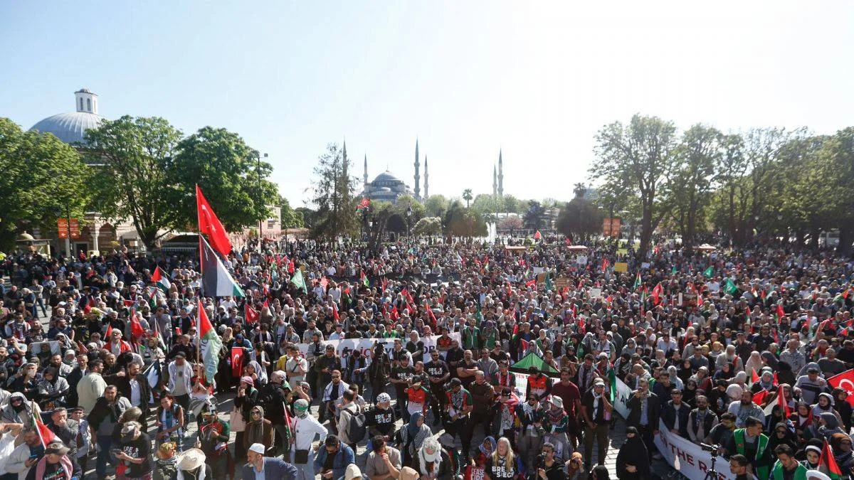 İstanbul'da on binlerin katılımıyla "Gazze'yi Unutma" yürüyüşü