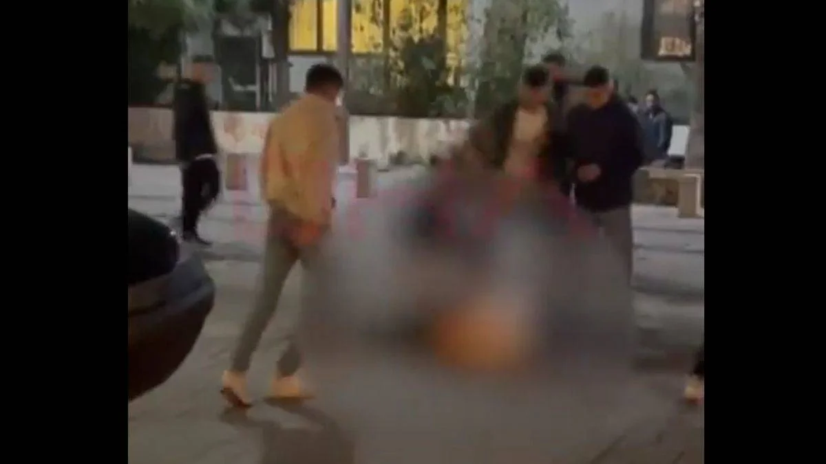 İzmir'de 7 kişi 2 gence tekme, tokat ve demir çubukla saldırdı