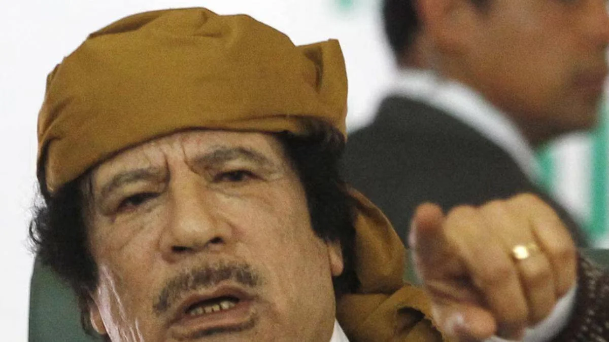Kaddafi'nin Arap liderlerine ders gibi konuşması yeniden gündemde