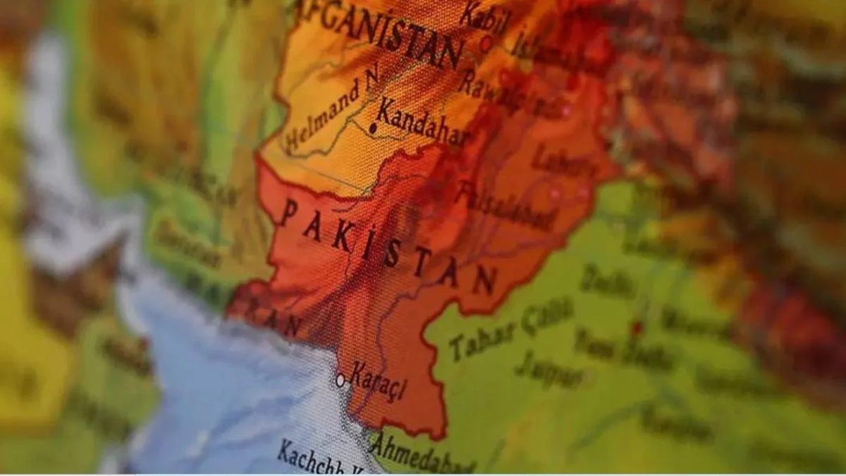 Pakistan'da otobüs kazası: 17 kişi öldü
