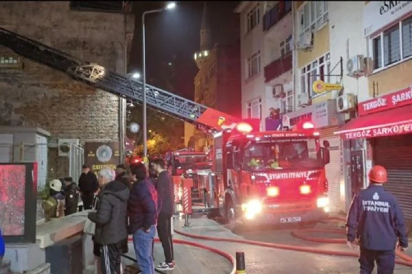 Üsküdar'da kafe yangını