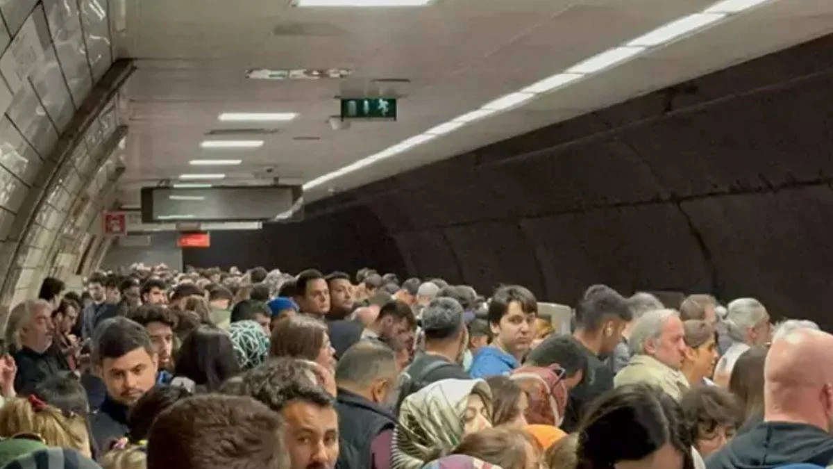 Yolcusuz metrolar çarpıştı, seferlerle ilgili açıklama