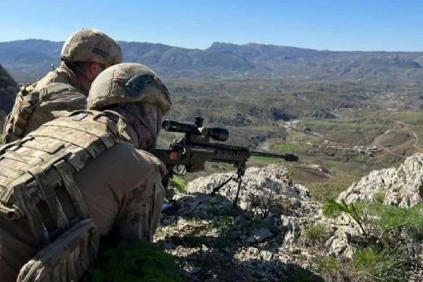 4 terörist etkisiz hale getirildi