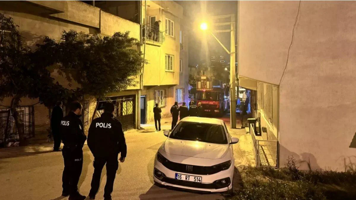 Aile bireylerini bıçakla rehin aldı