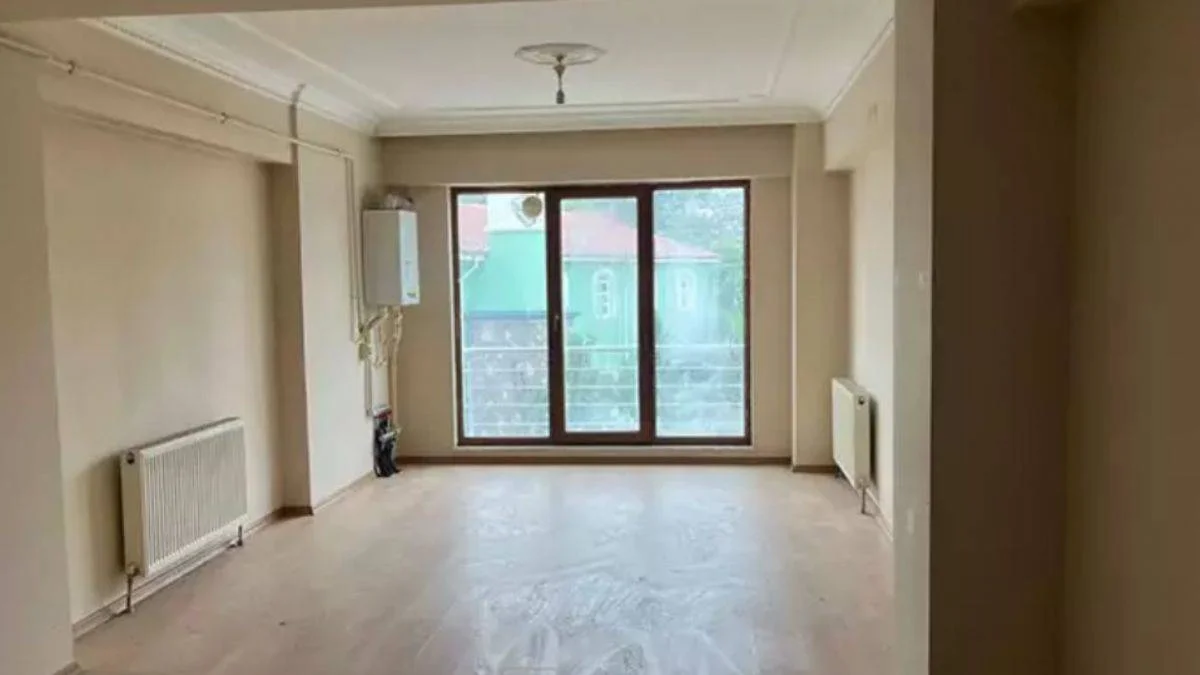 Ev sahibi, polisle girdiği evde 4 duvarla karşılaştı