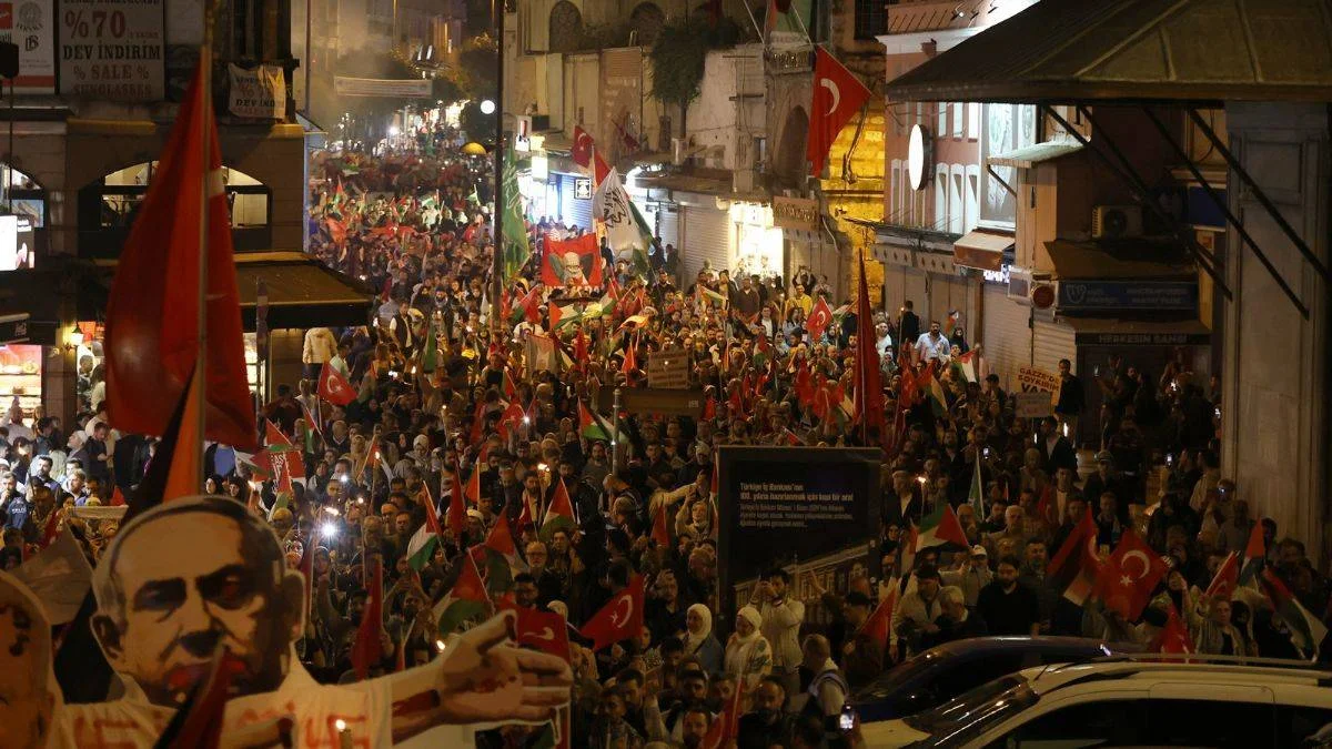 Fatih'te on binlerin katılımıyla büyük Gazze yürüyüşü