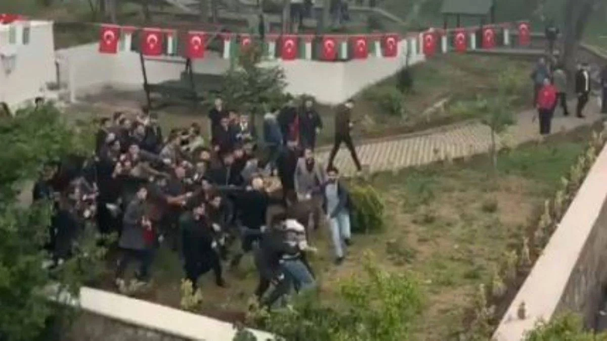 Gazi Üniversitesi'nde Filistin'e destek eylemi yapan öğrencilere ırkçı saldırı!