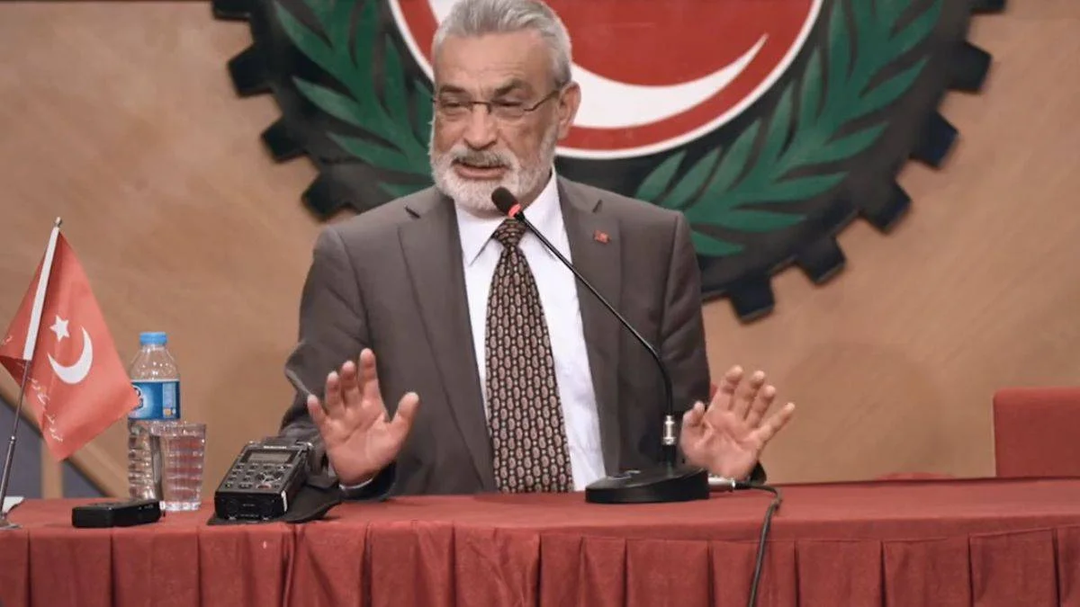İsmet Özel: Türkler hâlâ inkılapların acısıyla kıvranıyor