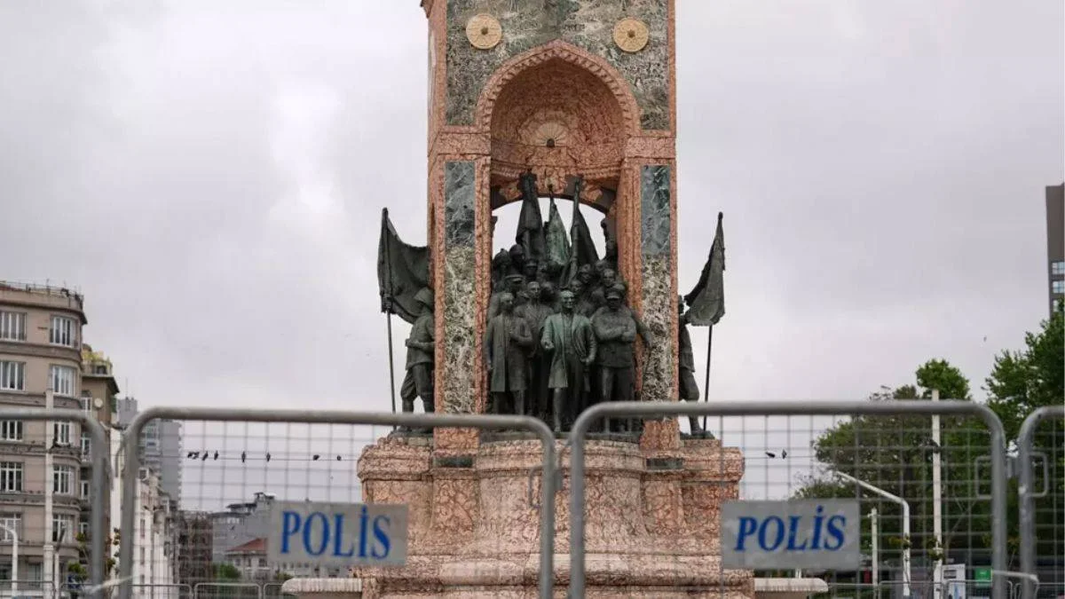 İstanbul'da 1 Mayıs tedbirleri! Taksim'e çıkan yollar trafiğe kapatıldı
