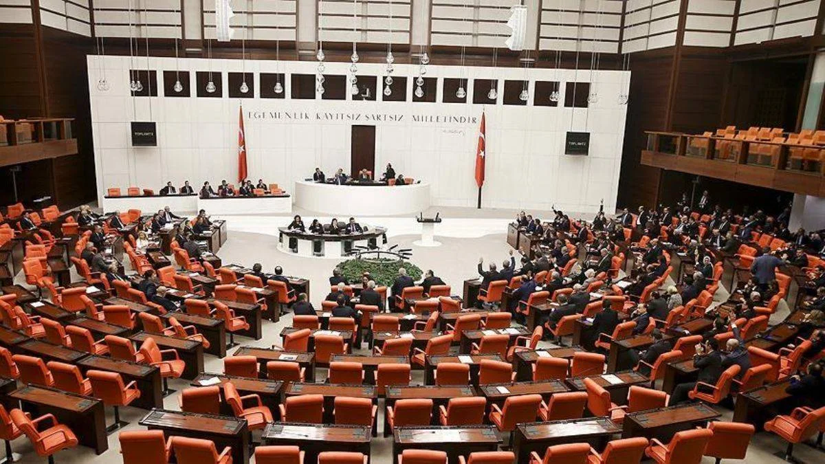 Meclis'te 'soytarılık' tartışması