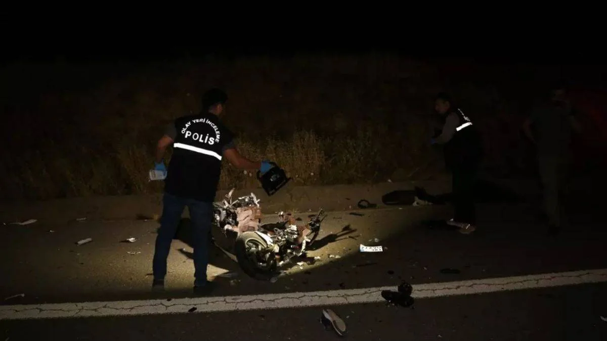 Motosikletlerin çarpıştığı kazada 2 sürücü hayatını kaybetti