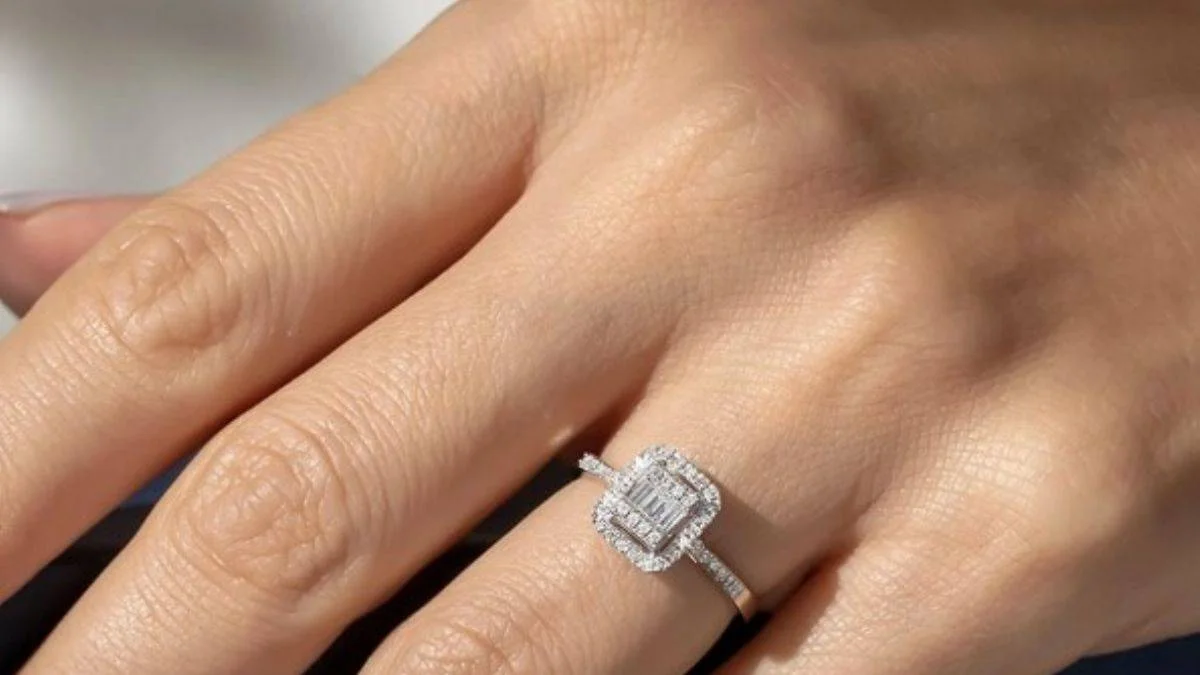 Boynunuzdaki Zarafeti Işıltıyla Yansıtacak Pırlanta Kolyeler Blue Diamond'da!