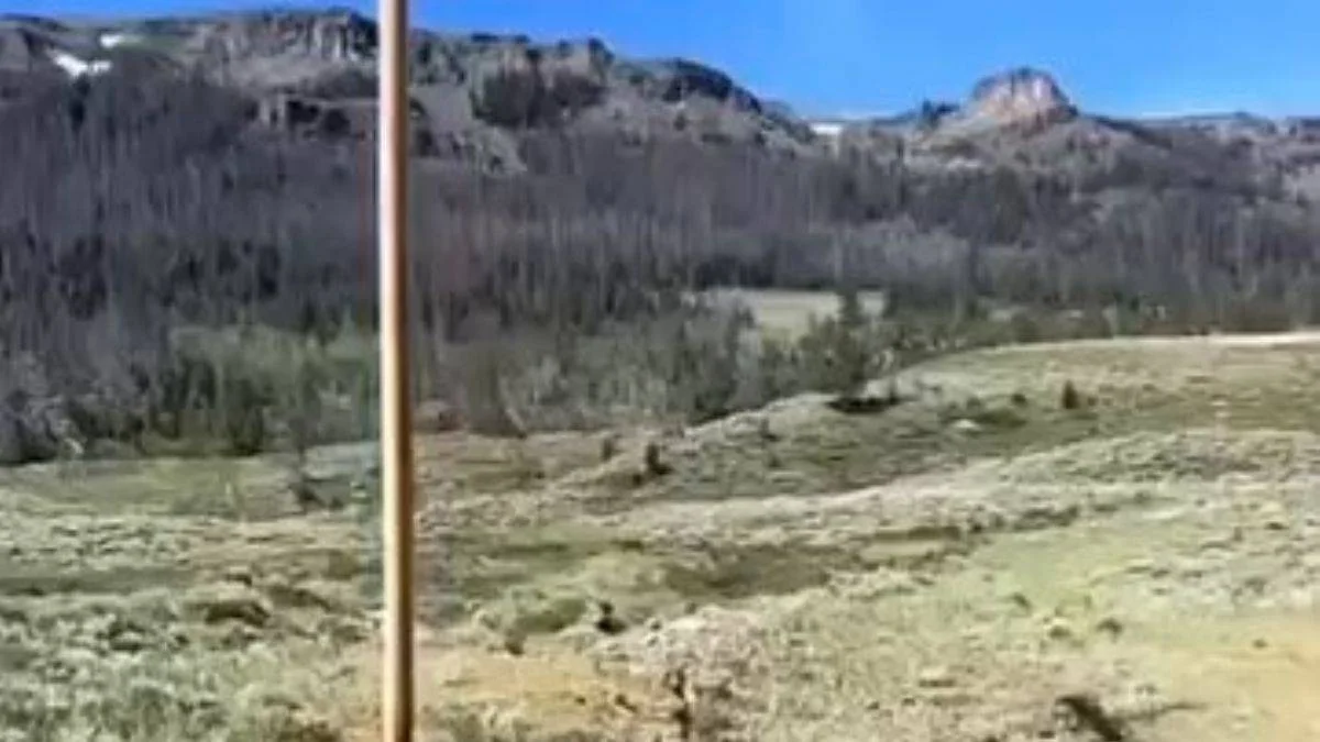 Dünya'nın en tehlikeli volkanın üst kabuğu çatladı