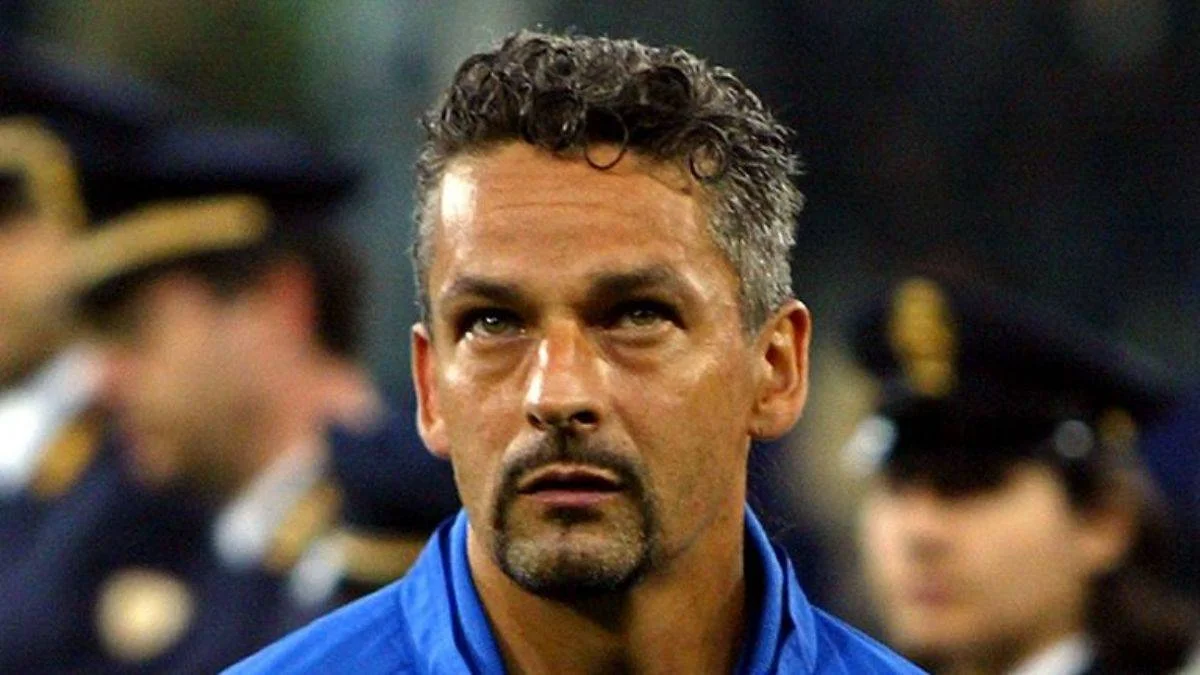 Efsanevi futbolcu, maç izlerken silahlı soyguna uğradı