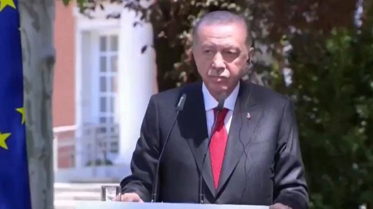 Erdoğan'dan İspanyol muhabire tepki: Başını sallama
