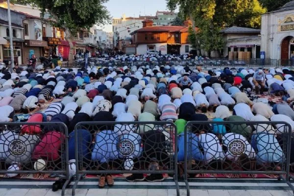Eyüpsultan ve Çamlıca Camii'nde bayram heyecanı!