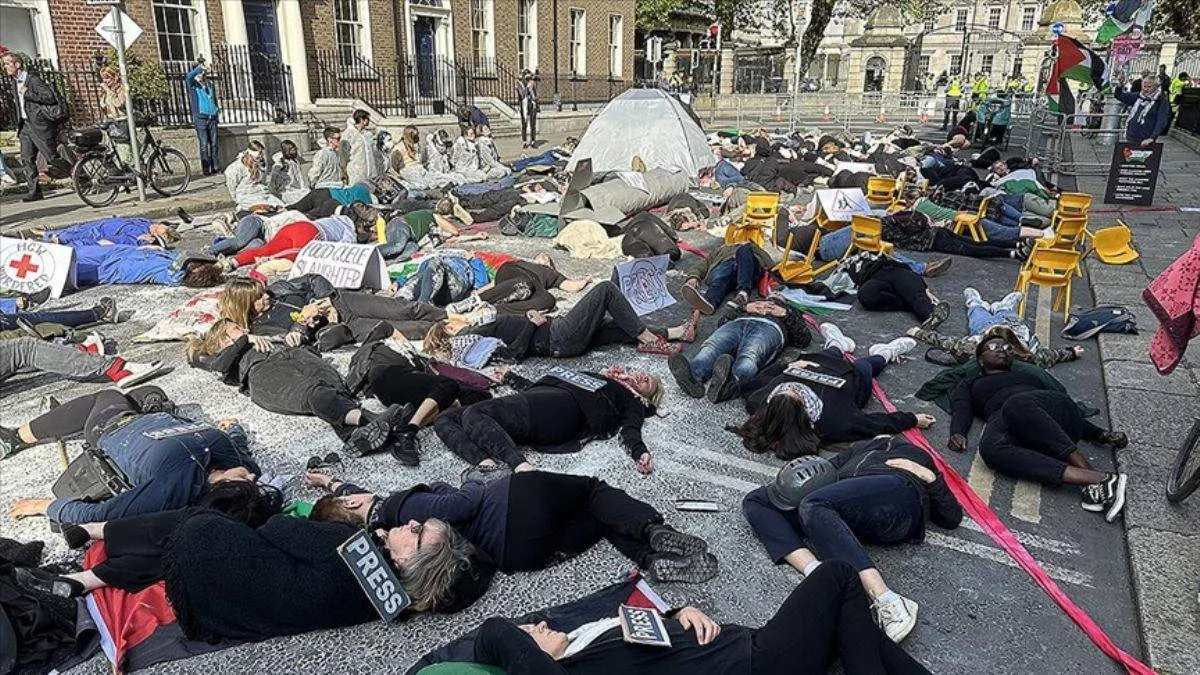 İrlandalılardan çarpıcı Filistin eylemi: Kaç çocuk öldürdün İsrail!