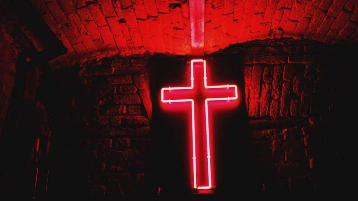 'İsa'nın kanı'nı servis eden bar sahibine ceza