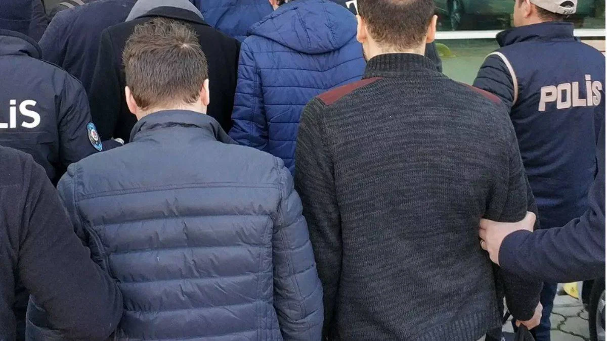 İzmir'de FETÖ'nün mahrem yapılanmasına operasyon