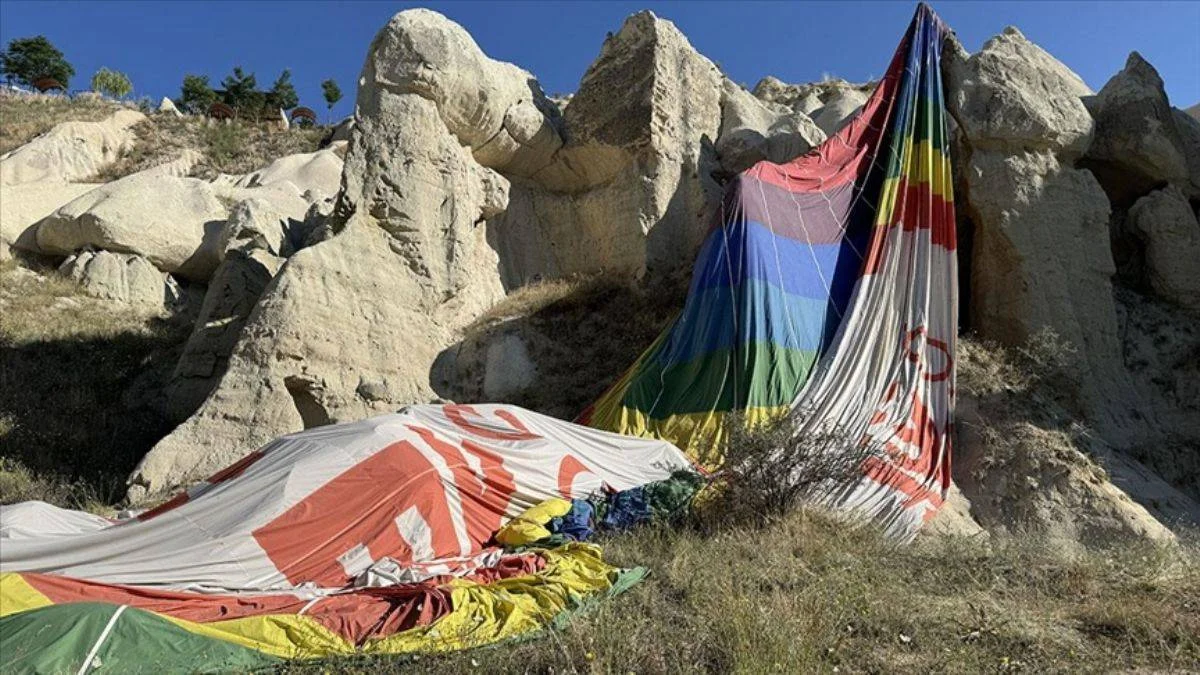 Kapadokya'da balon kazası; ters rüzgarla kayalıklara indi