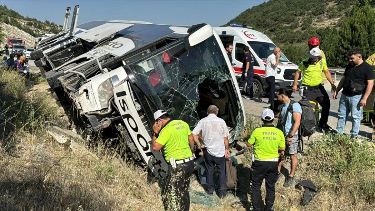 Kazadan önce yolculara emniyet kemeri taktırılmış
