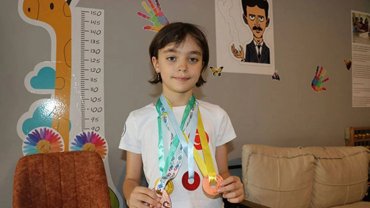 9 yaşındaki Mihrimah, Dünya Zeka Oyunları Şampiyonası'nda 4 madalya kazandı