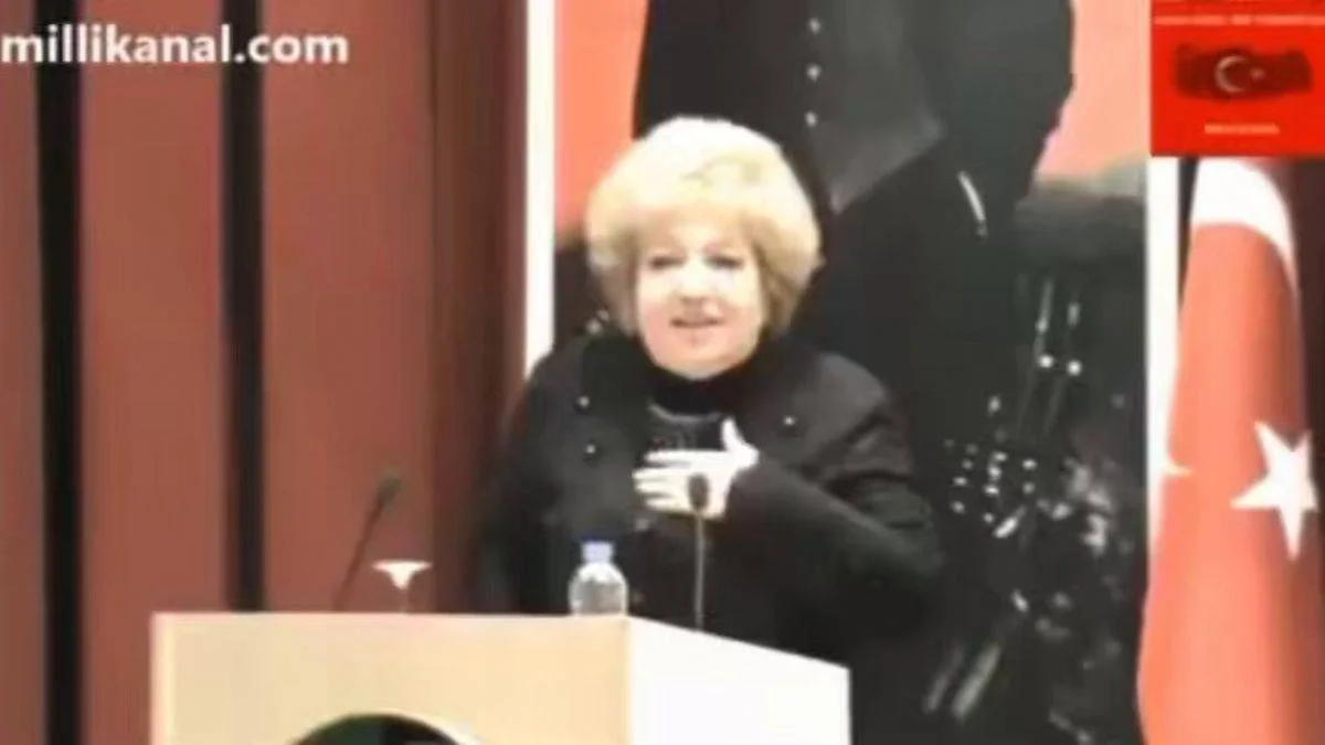 "Alparslan Türkeş'e bozkurt işaretini ben öğrettim"