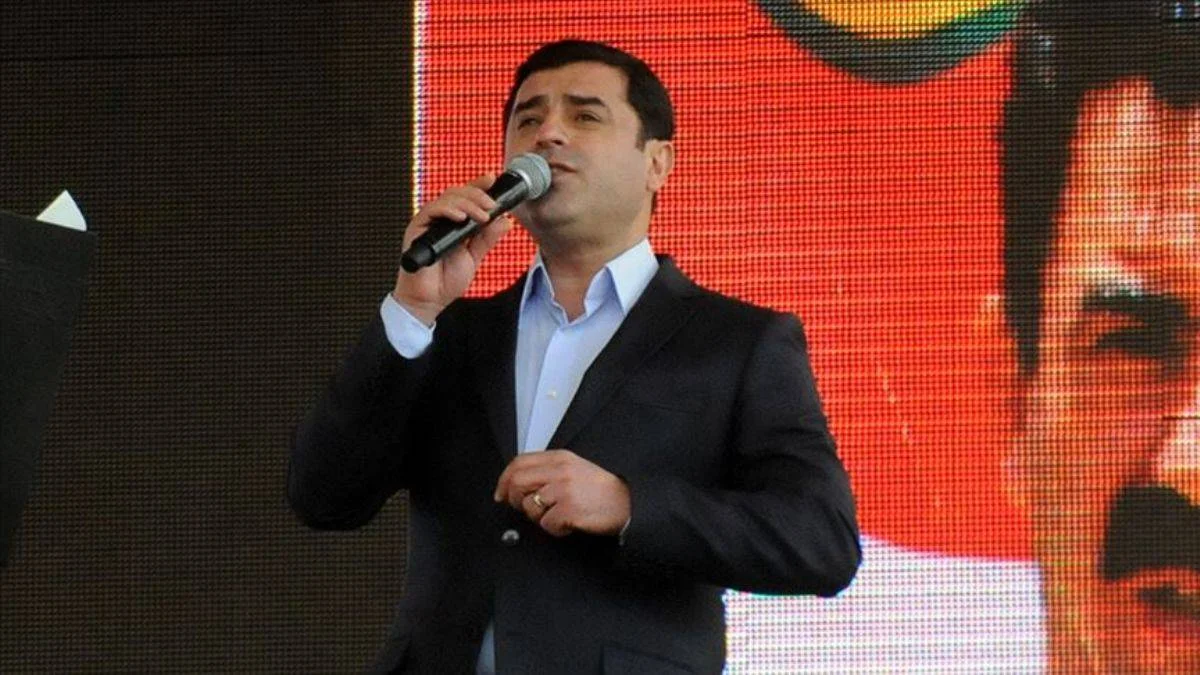 Demirtaş'a 2 yıl 6 ay hapis cezası