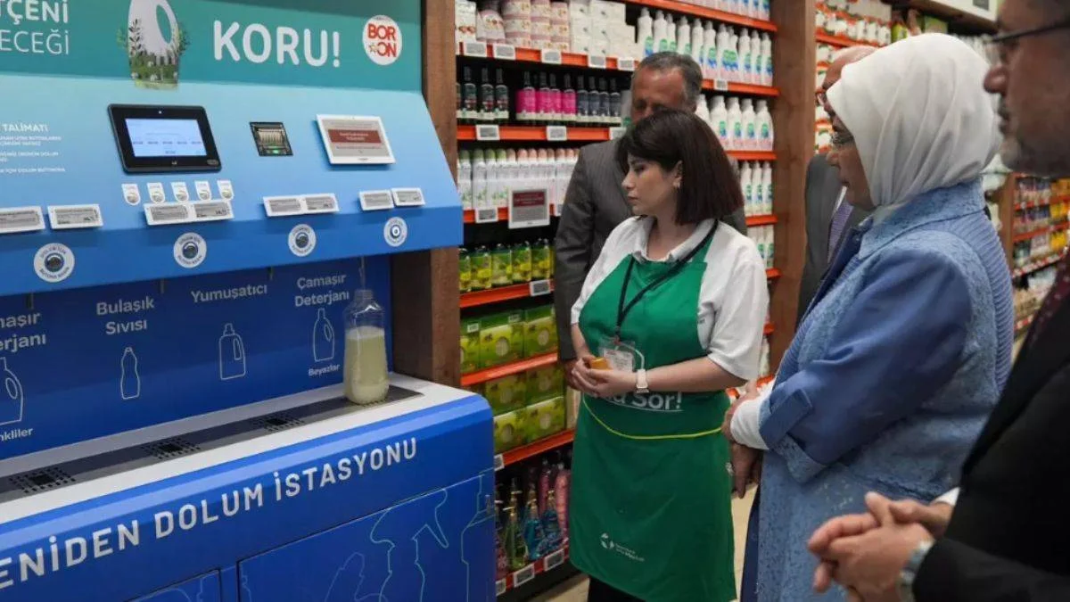 Emine Erdoğan, atıksız alışverişi teşvik eden marketi ziyaret etti