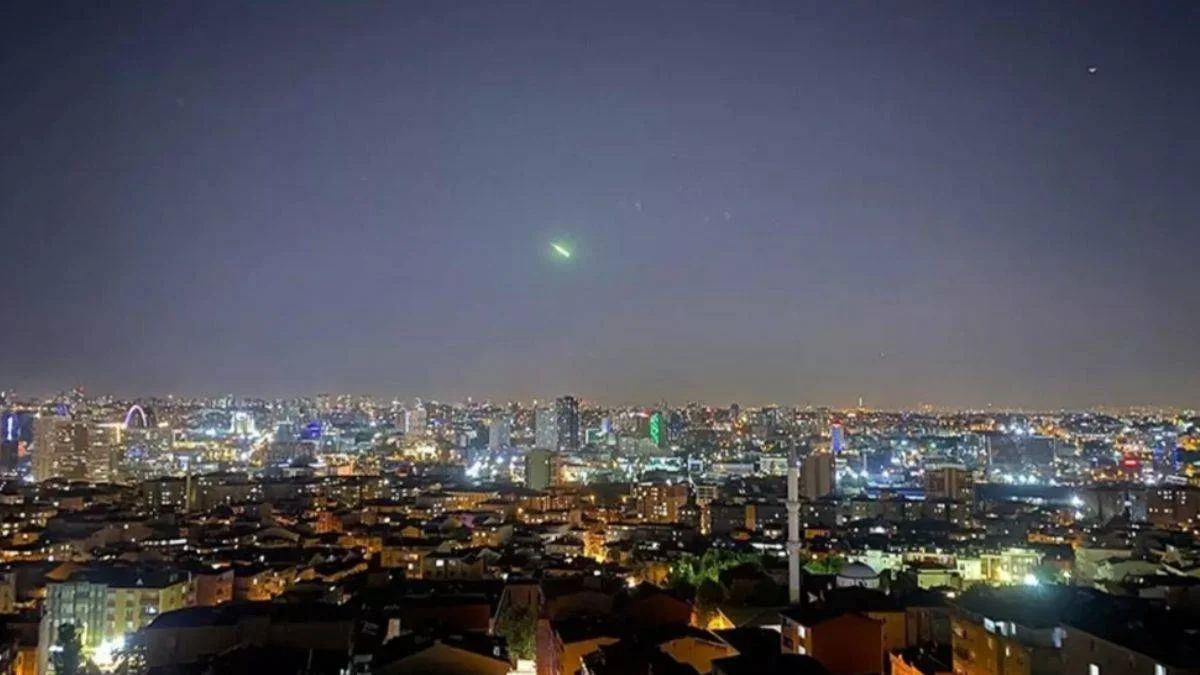 Gökyüzünden süzülen ışık kümesini uzmanlar açıkladı