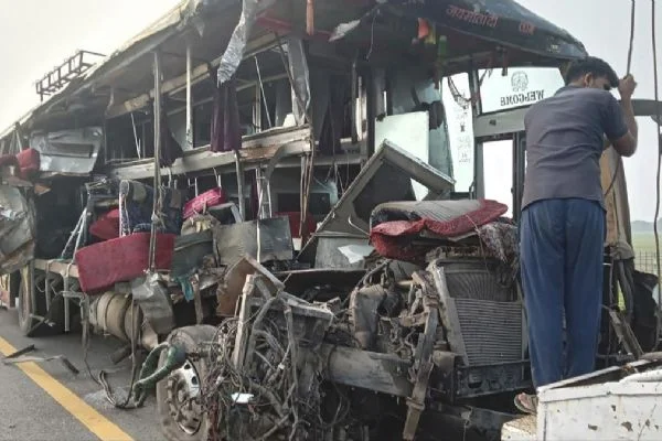 Hindistan'da katliam gibi kaza! 18 ölü