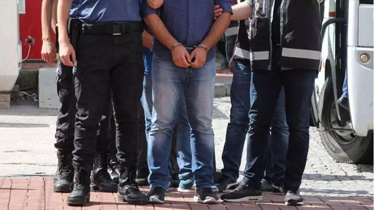 İzmir merkezli FETÖ operasyonu