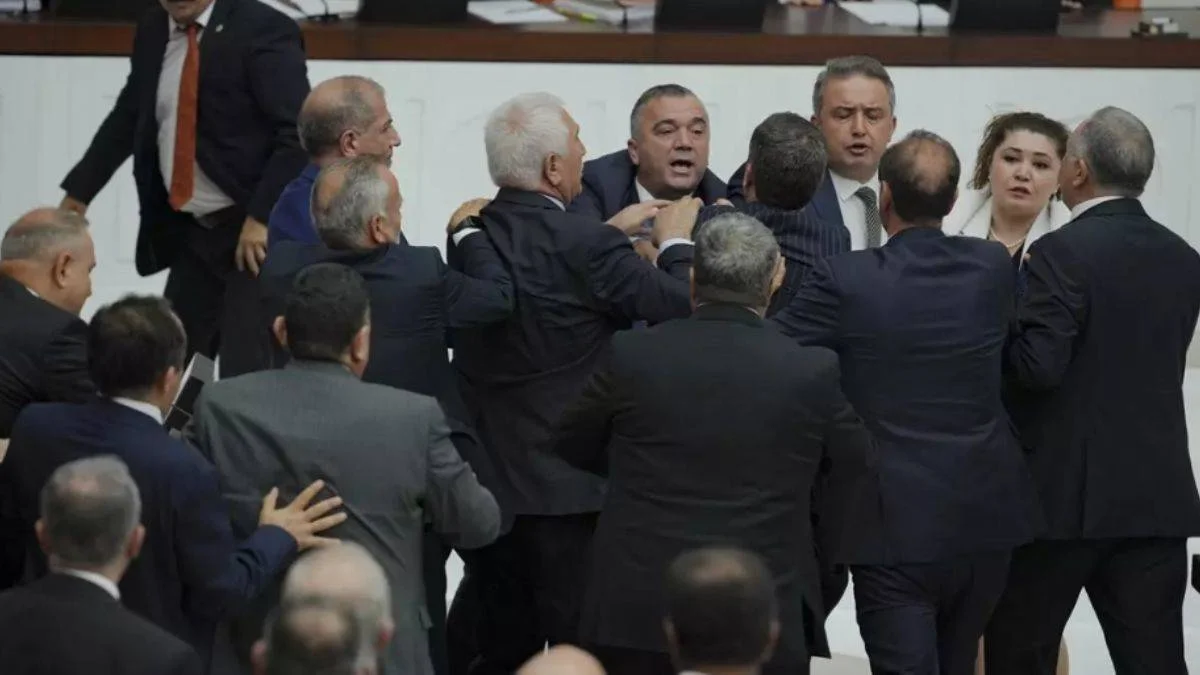 Kanun teklifi görüşmelerinde gerginlik!