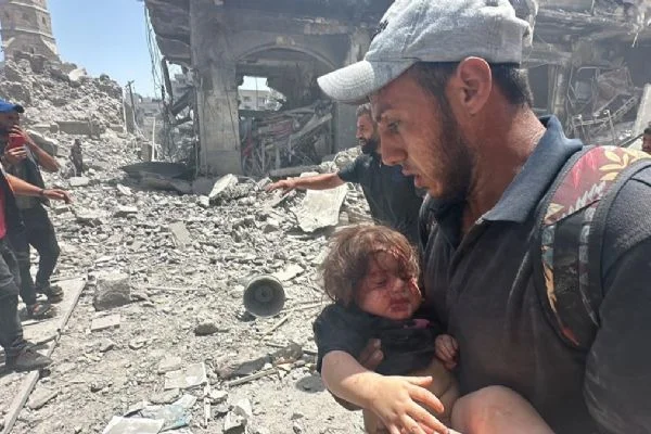 Soykırımcı İsrail Gazze Şeridi'ne bomba yağdırdı!