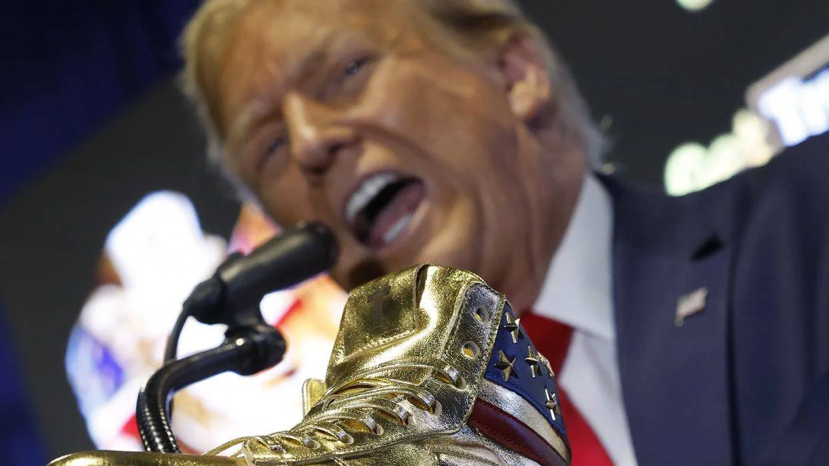 Trump suikast spor ayakkabıları satışta