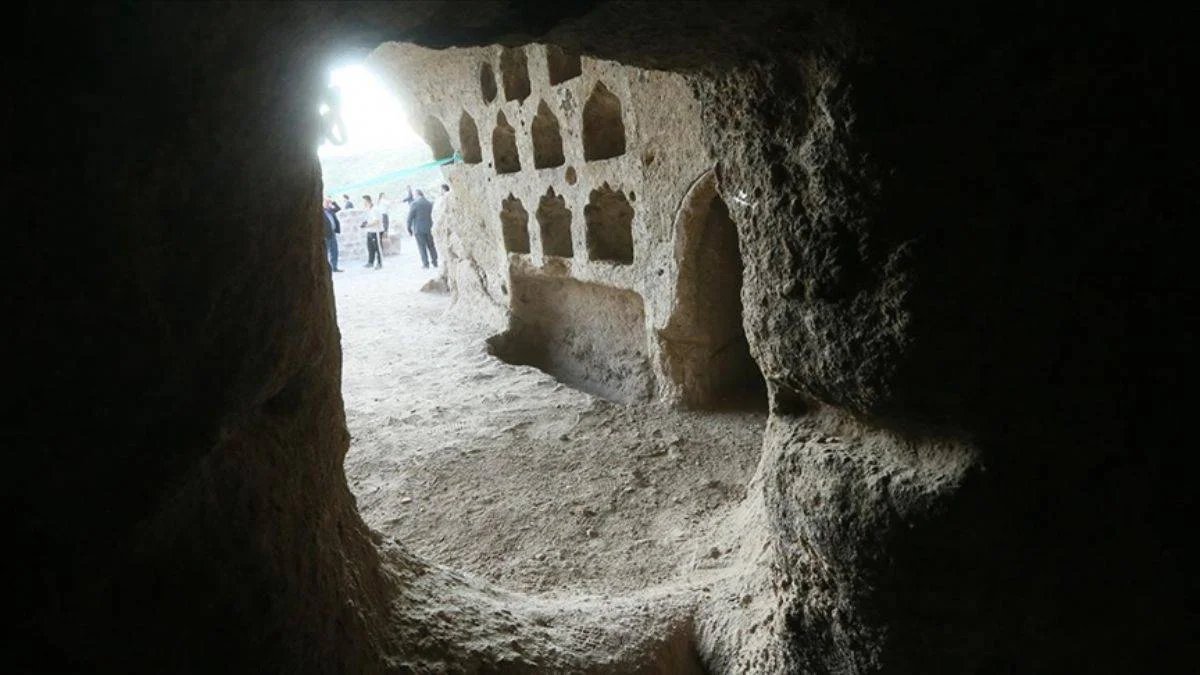 Türklerin inşa ettiği ilk kaya mescit